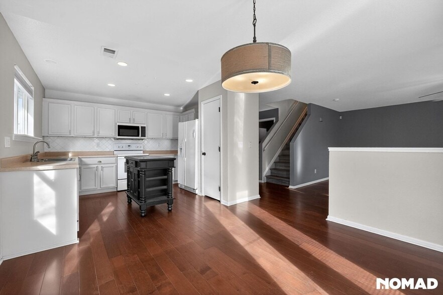 Building Photo - 454 E 77th Pl