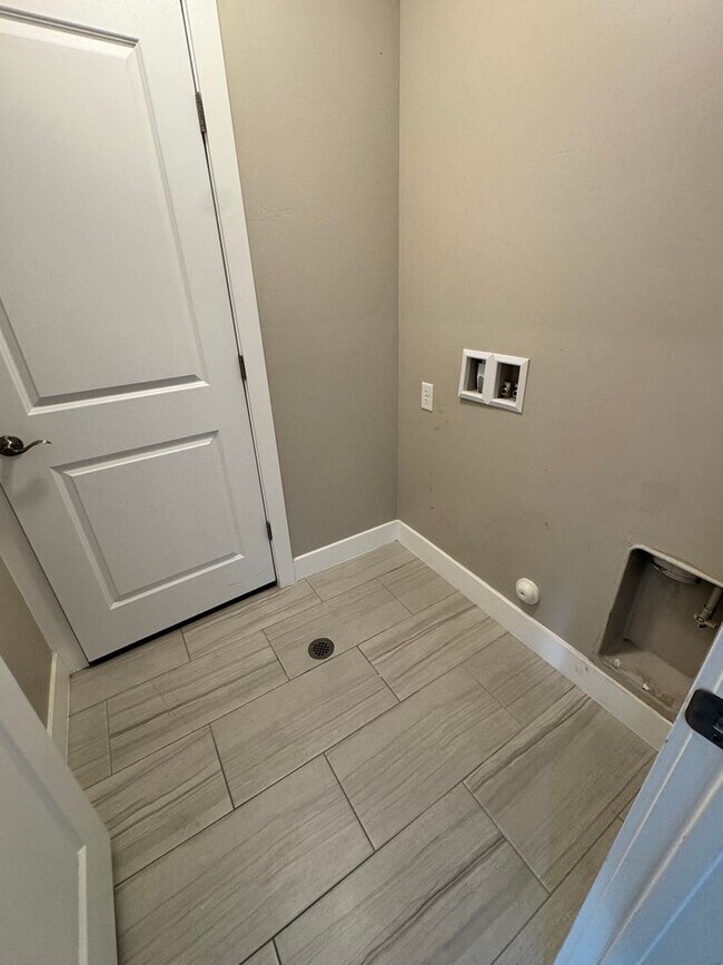 Building Photo - Desert Hills Townhome