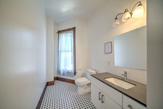 Building Photo - 2225 Blake St