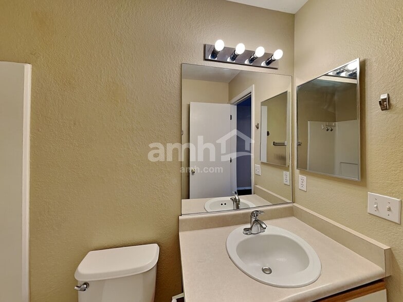 Building Photo - 1767 W Rue De La Montagne