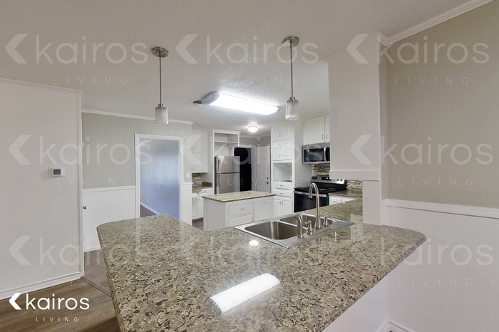 Building Photo - 2813 James Louis Dr