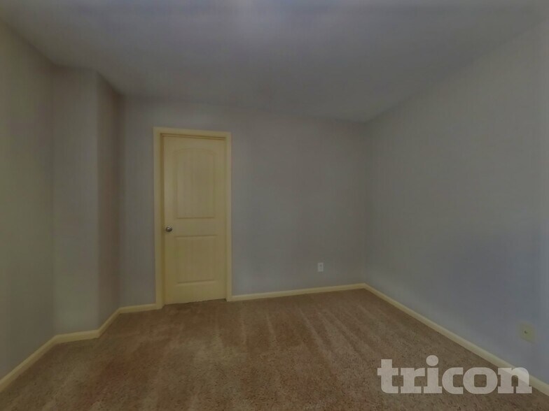 Building Photo - 1422 Collins Dr