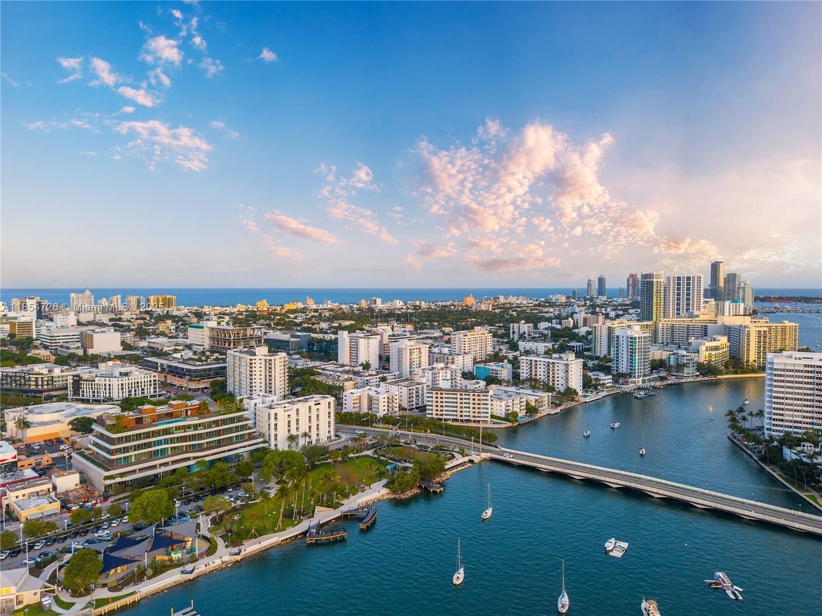 Building Photo - 1701 Sunset Harbour Dr