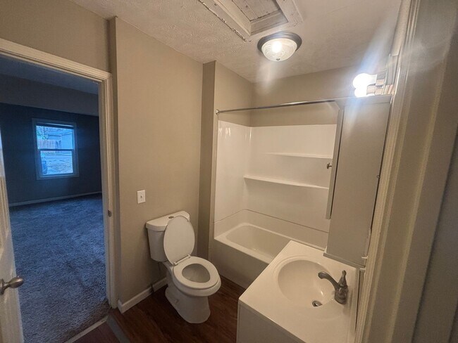 Building Photo - West End Comfort with Updated Kitchen