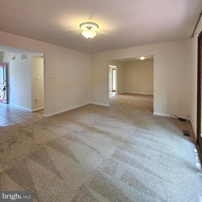 Building Photo - 1108 N Rockingham St