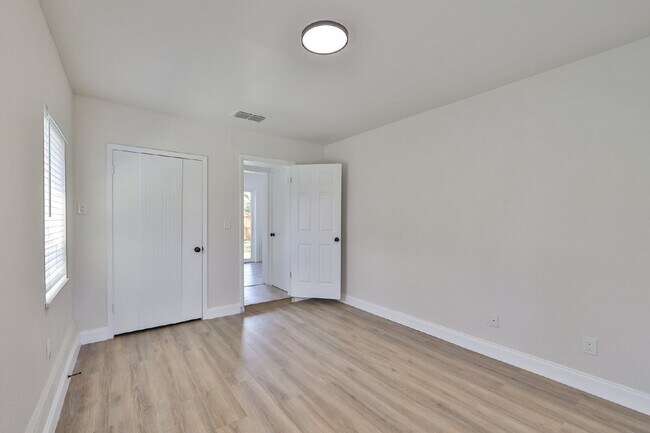 Building Photo - 5540 59th St N