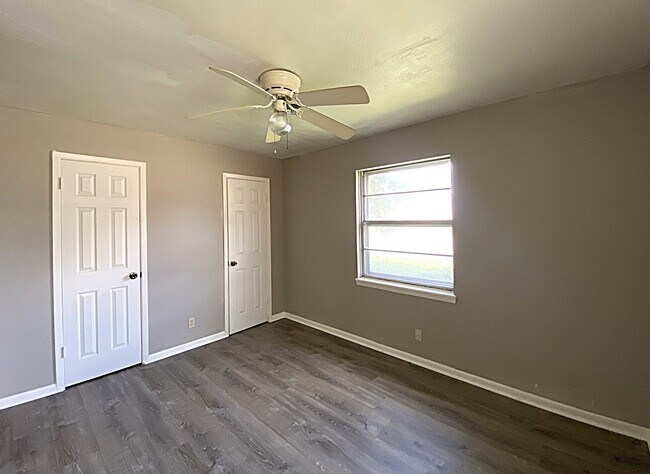 Building Photo - 2306 Poage Ave