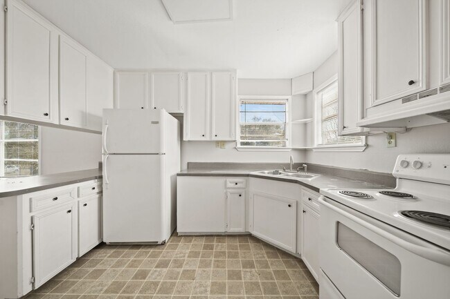 Building Photo - AVAILABLE NOW! - 18-MONTH MINIMUM LEASE REQUIRED