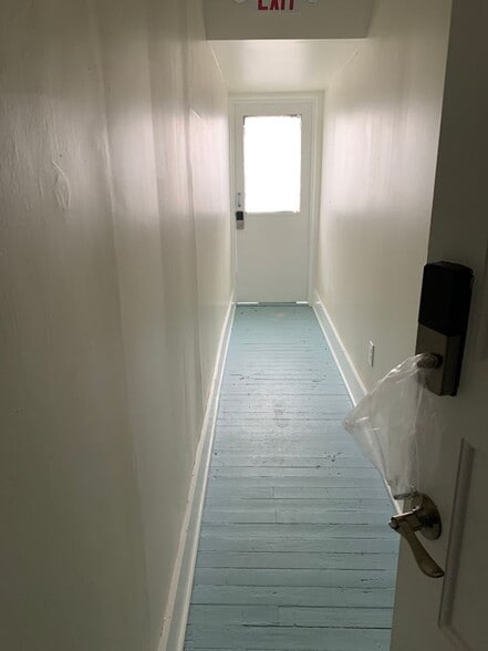 Building Photo - 517 Seneca St