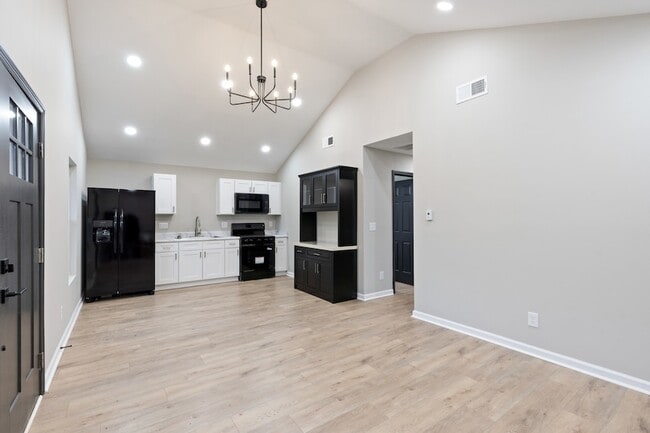 Building Photo - 804 Martin St