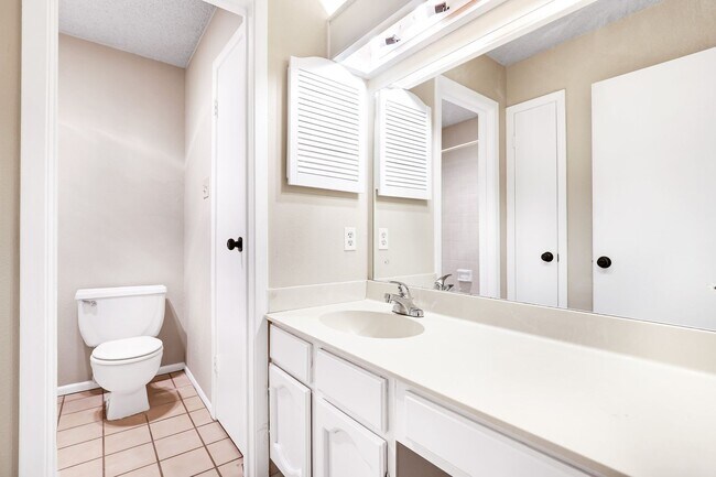 Building Photo - ***MOVE-IN SPECIAL: TWO WEEKS FREE***Single-Story Retreat with Versatile Spaces in Established Ne...