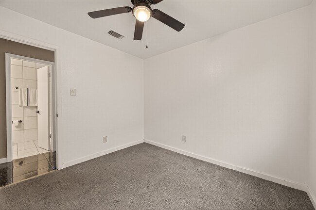 Building Photo - 614 Northaire Dr