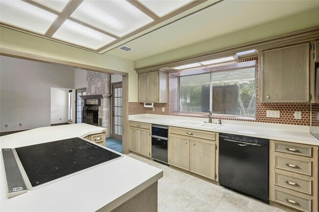 Building Photo - 3605 Silver Hill Cir