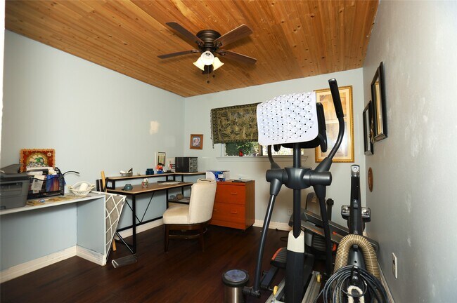 Building Photo - 354 S Amherst Dr