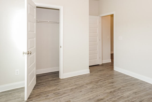 Building Photo - Beautiful Huntsville 3 Bedroom