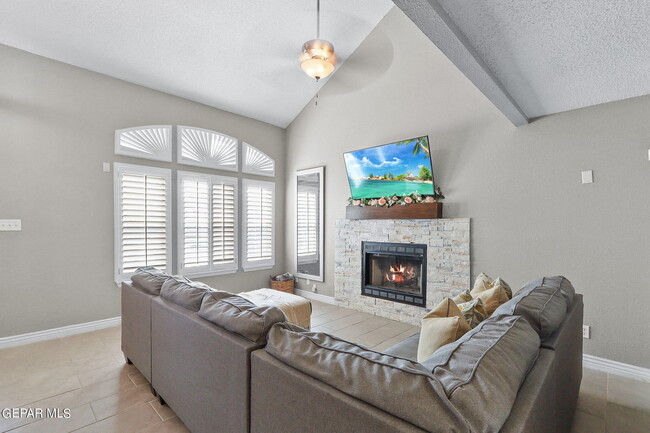 Building Photo - 3017 Tierra Salada Dr