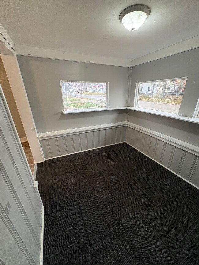 Building Photo - 2 Bed House for Rent!