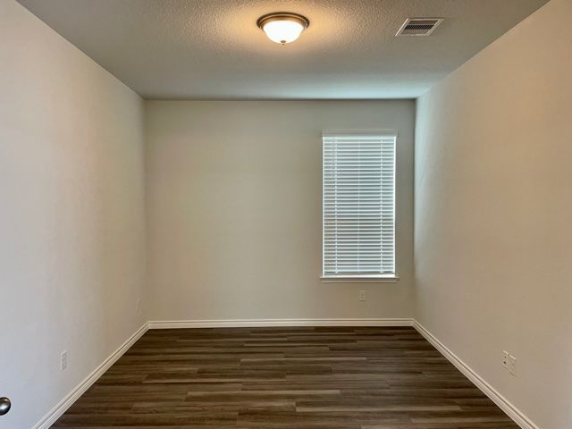 Building Photo - 1312 McQueeny Dr