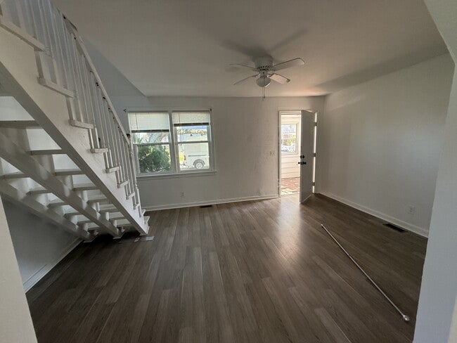 Building Photo - 9631 Worth St