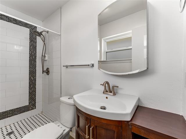 Building Photo - 806 Wisteria Way