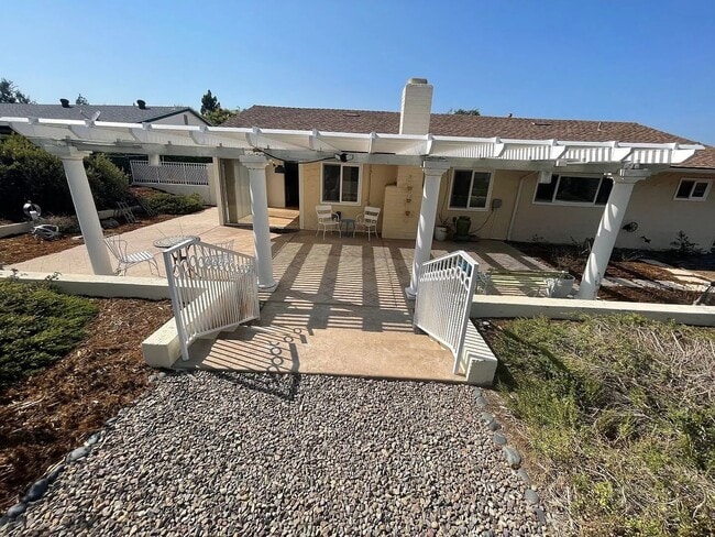 Building Photo - Beautiful 55+ home in the Seven Oaks Community!