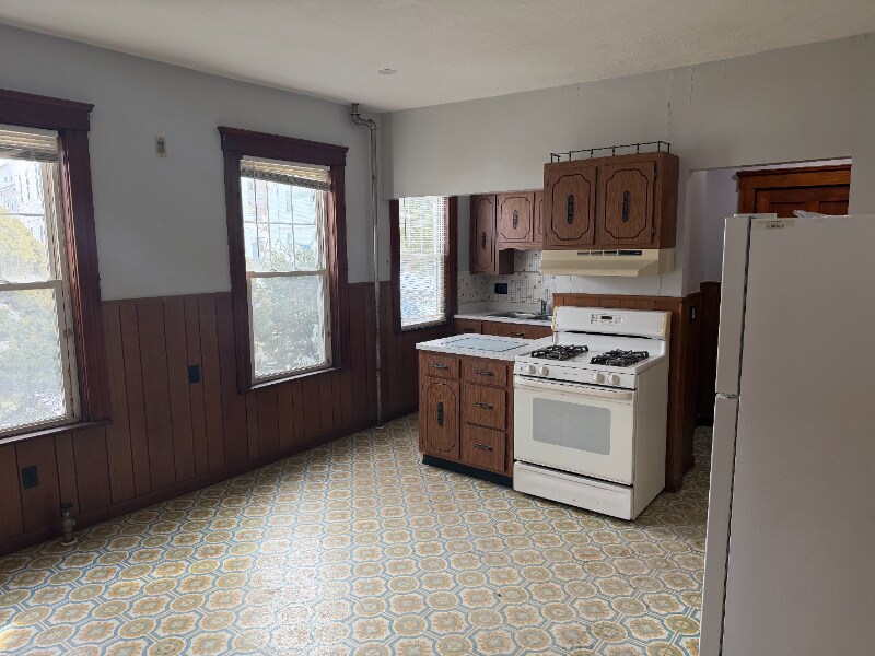 Building Photo - 91 May St