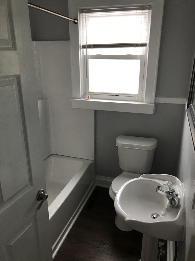 Building Photo - 6460 Farmdale Rd