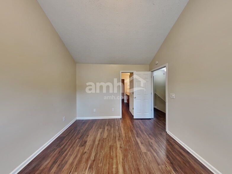 Building Photo - 1509 Locomotive Dr NE