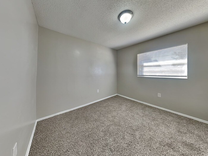 Building Photo - 2230 Rohr Dr