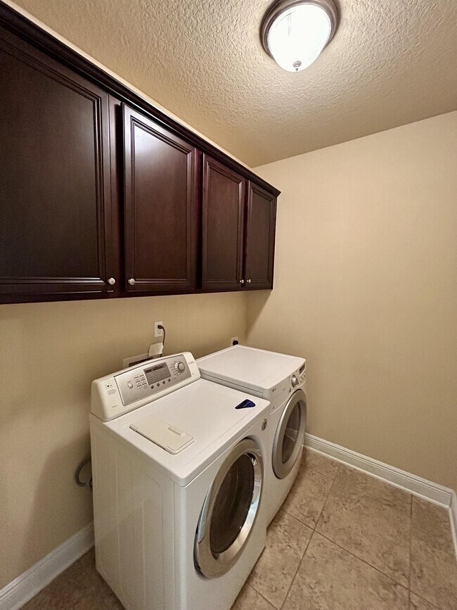 Building Photo - 80 S Knightsbridge Ct