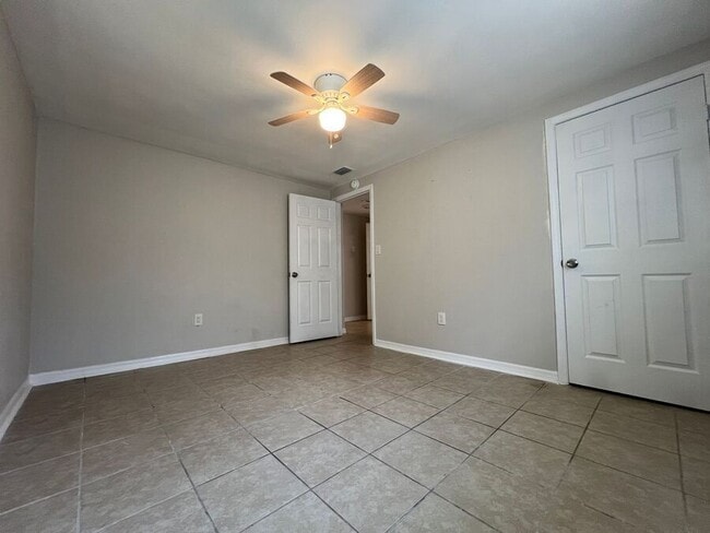 Building Photo - 809 W Warren St