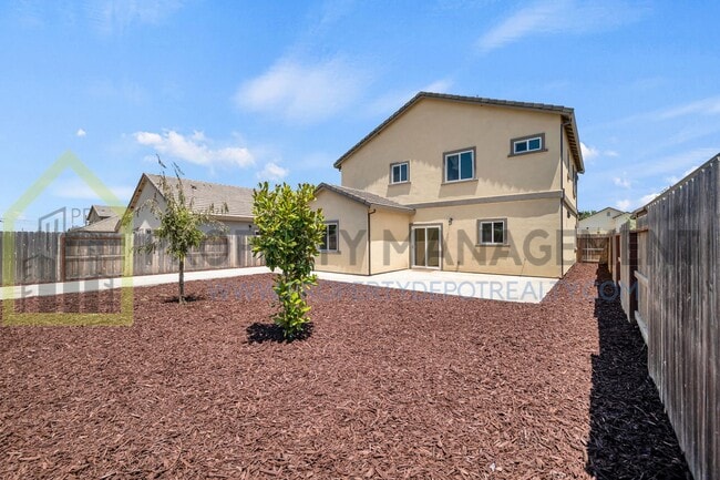 Building Photo - Modern & Spacious 5BD/3BA Home in South Sa...