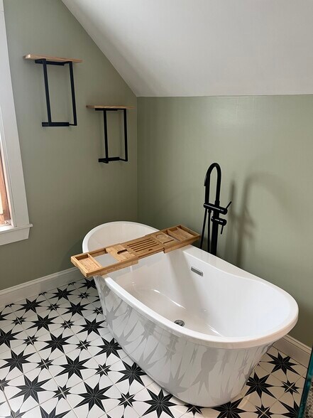 Building Photo - 16 Gordon St