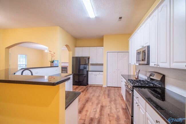 Building Photo - 216 Horseshoe Bend N