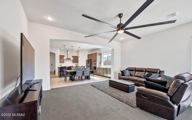 Building Photo - 719 E Danum Vly Dr