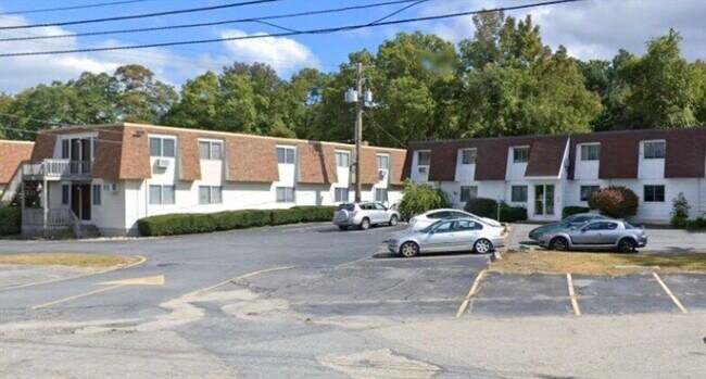 Building Photo - 8 New Plainville Rd