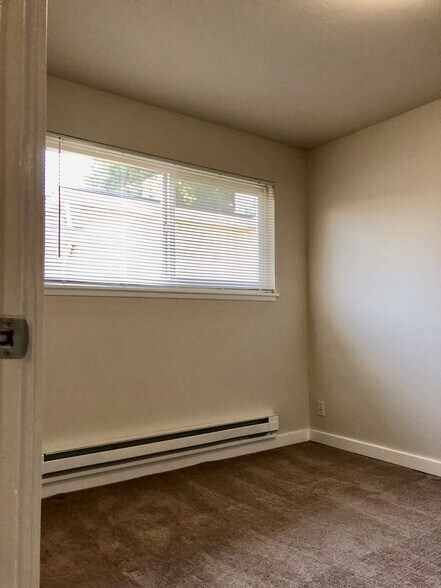 Building Photo - 3601 NE 73rd Pl