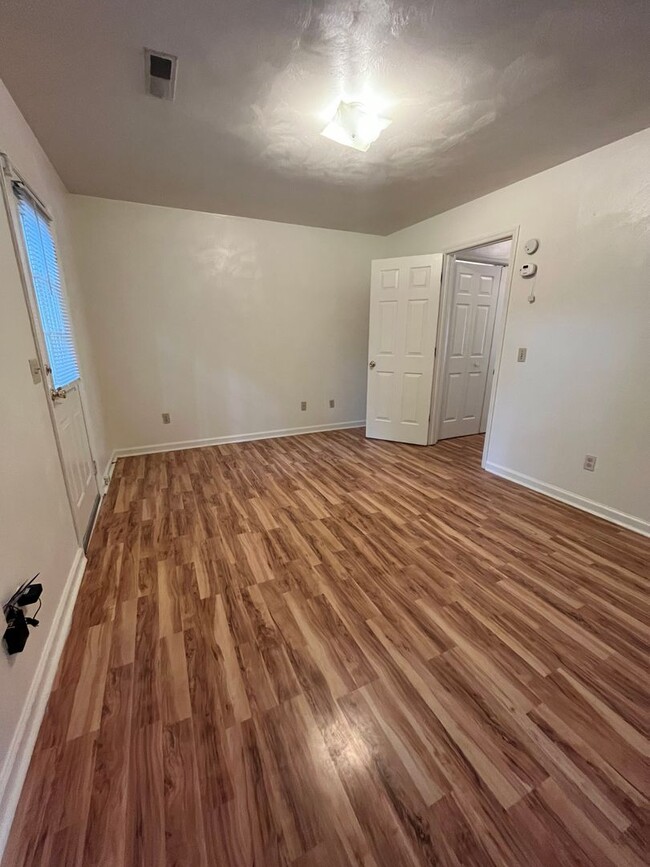 Building Photo - Rutherford 3 Bedroom 3 Bath with Den Town ...