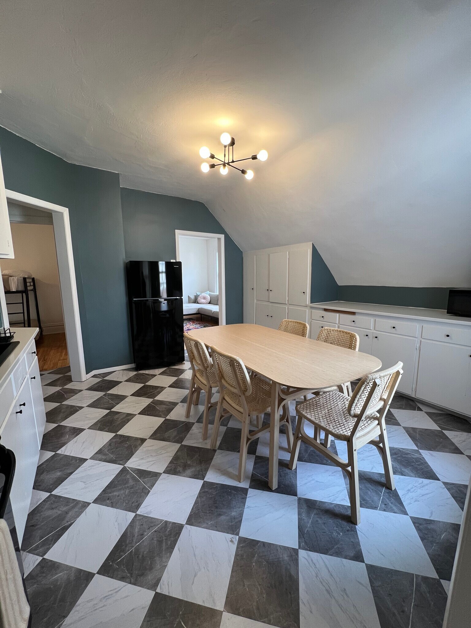 Building Photo - 1126 Jefferson St NE