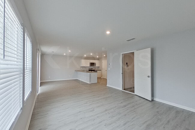 Building Photo - 2814 Jordan Ave