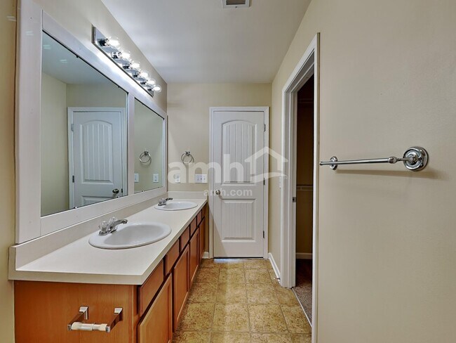 Building Photo - 3540 Harpeth Springs Dr