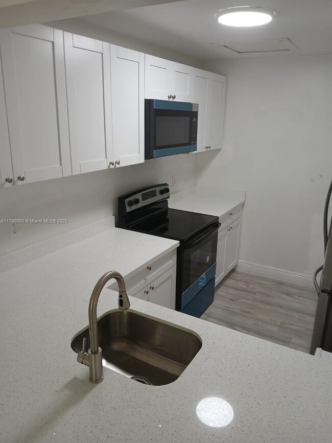 Building Photo - 2610 W 67th Pl