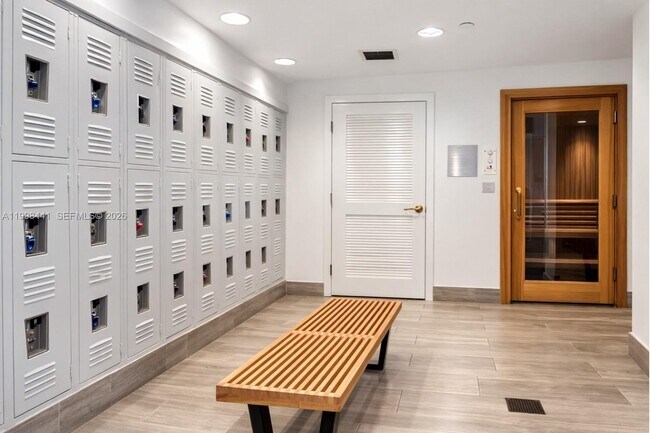 Building Photo - 1035 West Ave