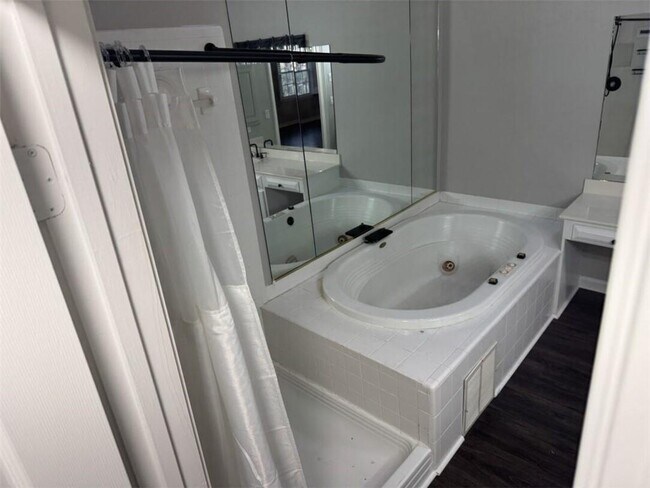 Building Photo - 2505 Oak Quarters