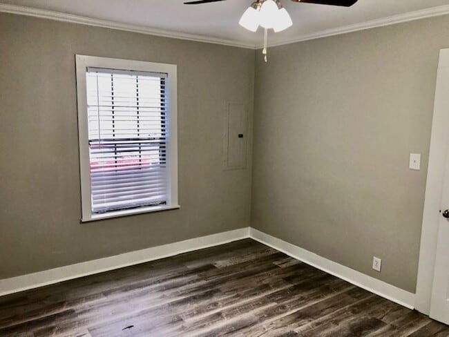 Building Photo - $500 OFF MOVE IN SPECIAL-CUTE SOUTH BOSSIER HOME-FRESH PAINT-NEW FLOORS-CLEAN