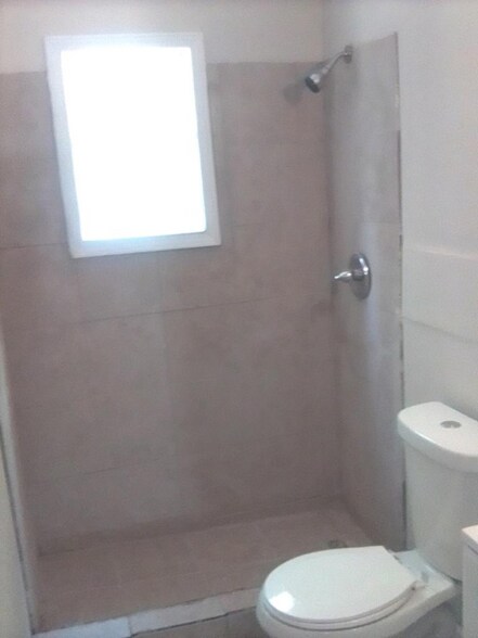 Building Photo - 918 Williams St E