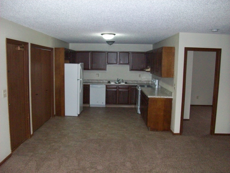 Building Photo - 2208 E Divide Ave