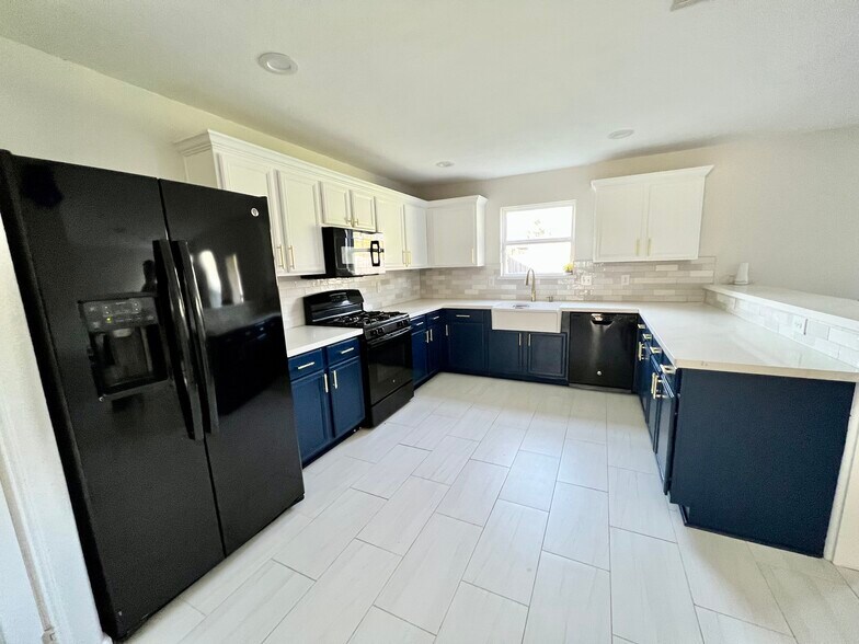 Building Photo - 15539 Sheldon Ridge Way