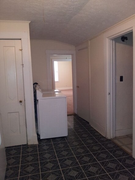 Building Photo - 308 N 11th St