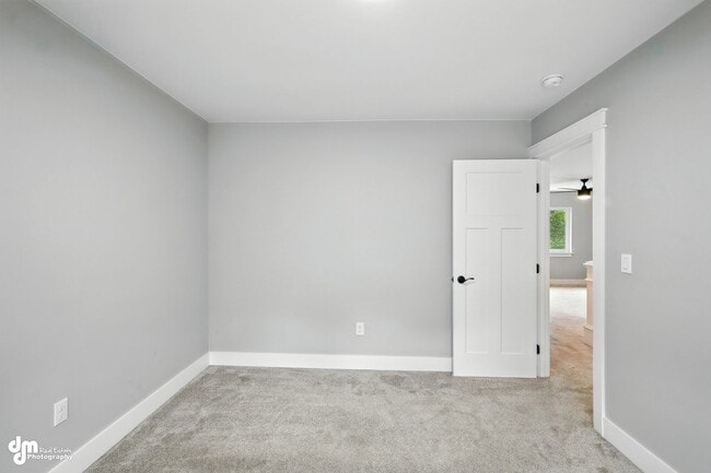 Building Photo - Charming & Updated 4BD/2.5BA!